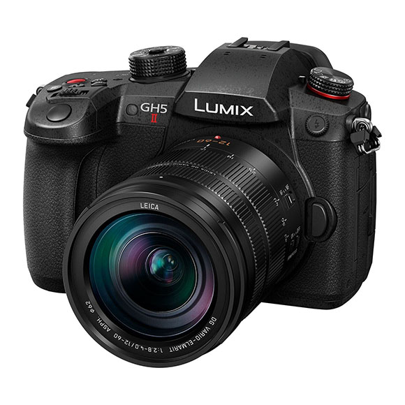 The panasonic lumix gx7 camera with a lens attached.