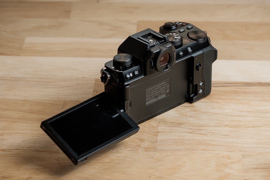 The Fujifilm X-S10 screen is fully articulating